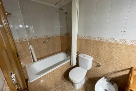Apartment for sale in Torrevieja, Alicante, Spain 3 bedrooms, 80 sq.m. No. 183588 - photo 19