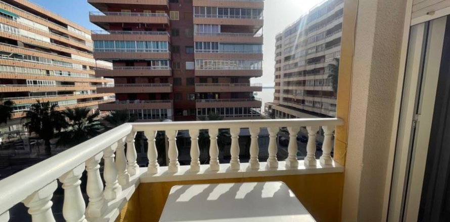Apartment in Torrevieja, Alicante, Spain 3 bedrooms, 80 sq.m. No. 183588