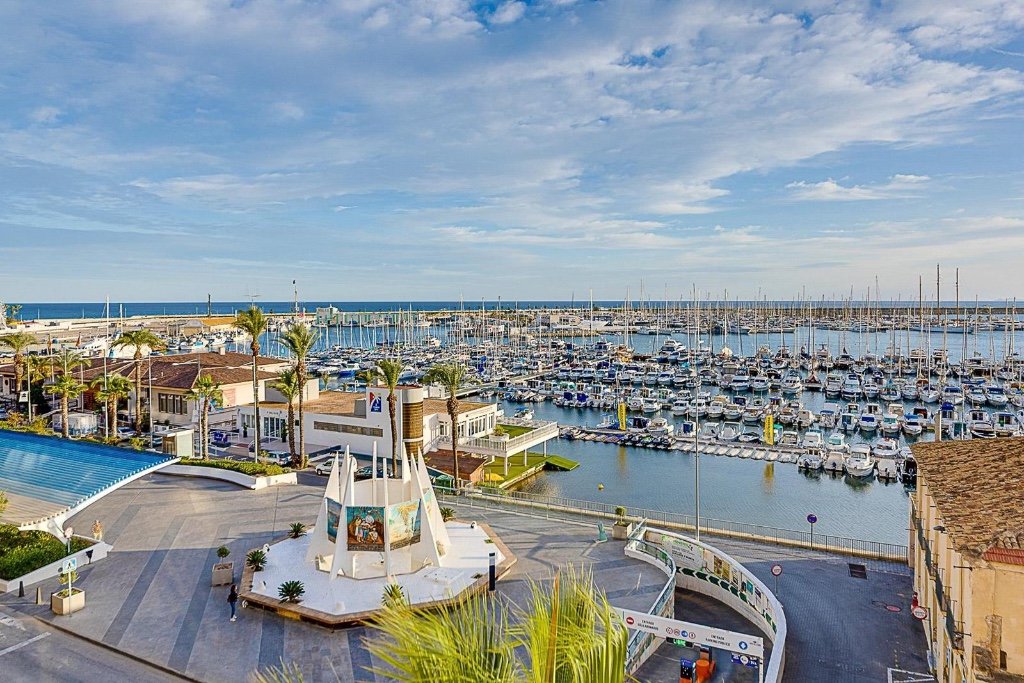 Apartamento en Torrevieja, Alicante, España 3 dormitorios, 80 m2 No. 183588