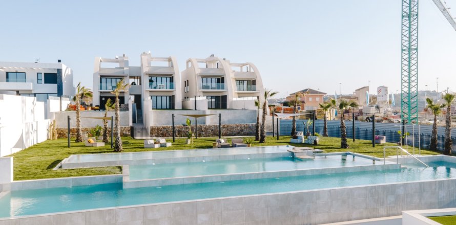 Bungalow in Ciudad Quesada, Alicante, Spain 4 bedrooms, 240 sq.m. No. 136313