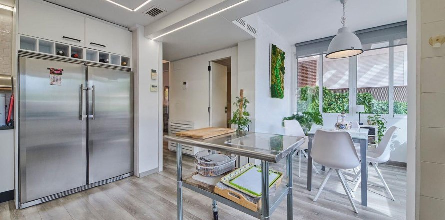 Duplex in Alicante, Spain 3 bedrooms, 253 sq.m. No. 194754