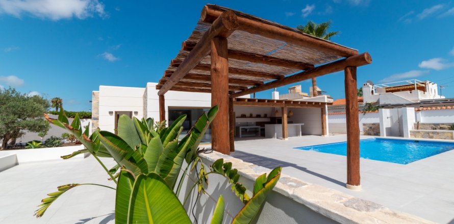 Villa Torrevieja, Alicante, Spain 4 bedrooms, 190 sq.m. No. 115462