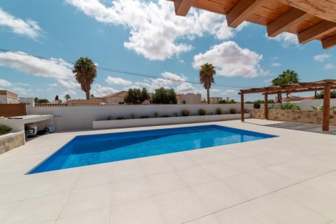 Villa for sale Torrevieja, Alicante, Spain 4 bedrooms, 190 sq.m. No. 115462 - photo 2