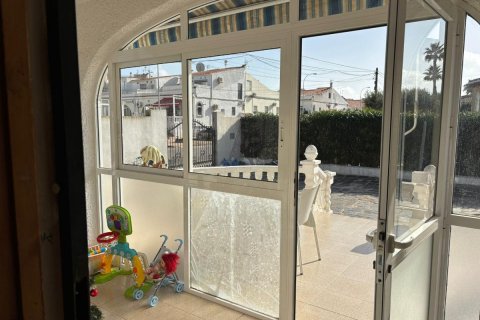 Villa for sale in Torrevieja, Alicante, Spain 2 bedrooms, 75 sq.m. No. 149147 - photo 2