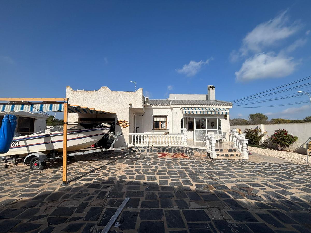 Villa in Torrevieja, Alicante, Spain 2 bedrooms, 75 sq.m. No. 149147