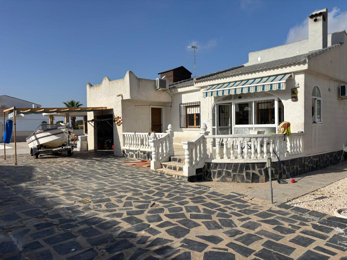 Villa in Torrevieja, Alicante, Spain 2 bedrooms, 75 sq.m. No. 149147