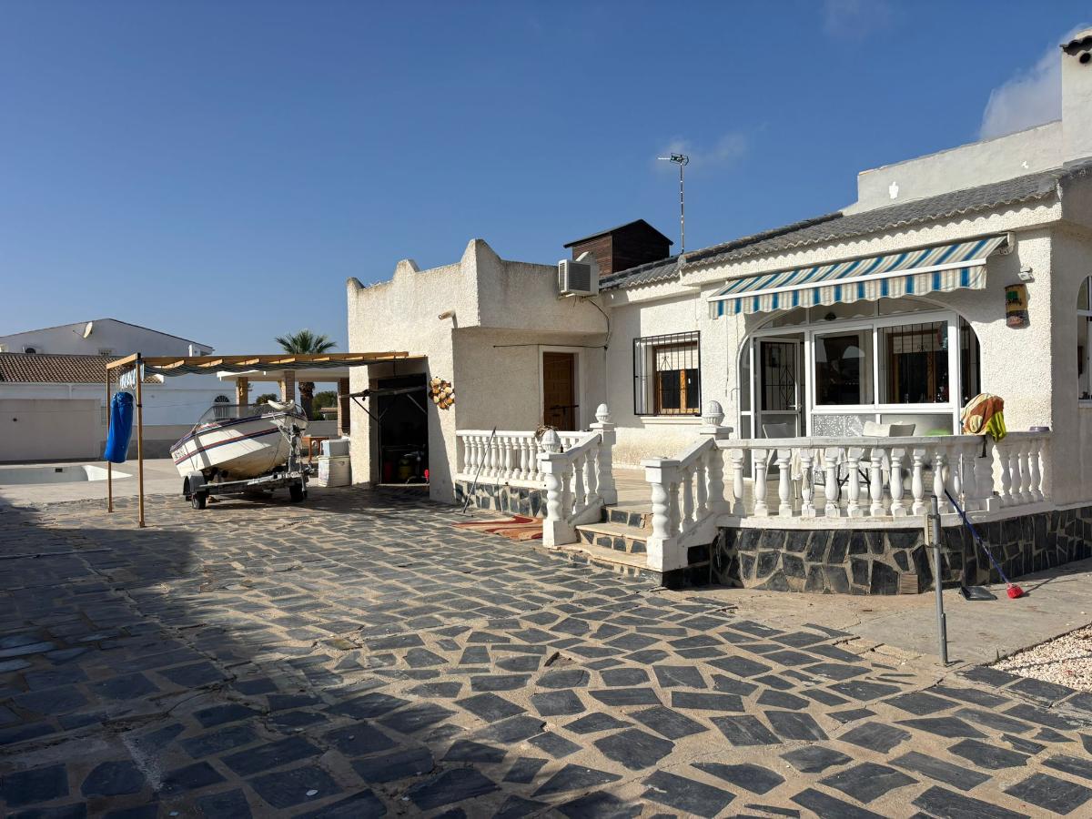 Villa in Torrevieja, Alicante, Spain 2 bedrooms, 75 sq.m. No. 149147
