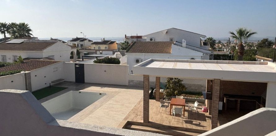 Villa in Torrevieja, Alicante, Spain 2 bedrooms, 75 sq.m. No. 149147