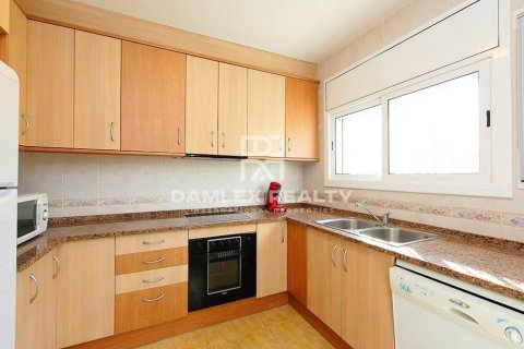 Hus till salu i Lloret de Mar, Girona, Spanien 4 sovrum, 154 kvm. Nr. 177271 - foto 7