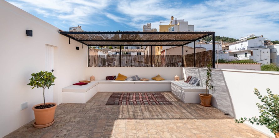 Apartment in Palma de Majorca, Mallorca, Spain 3 bedrooms, 130 sq.m. No. 152049