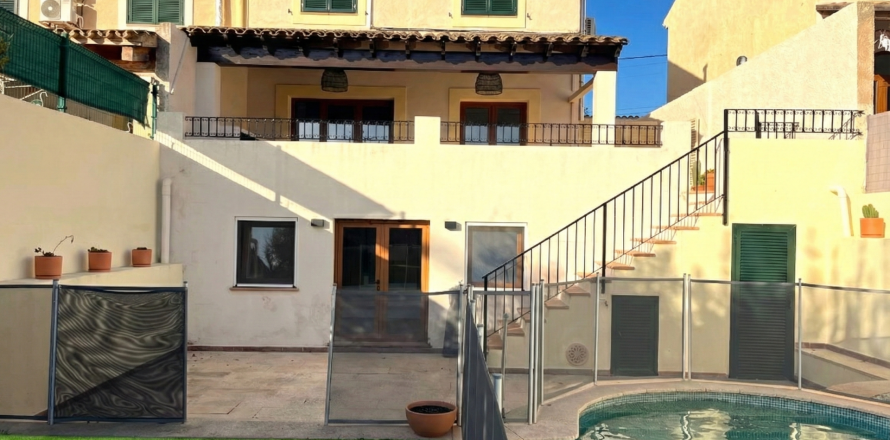 Villa in Calvia, Mallorca, Spain 4 bedrooms, 200 sq.m. No. 152053