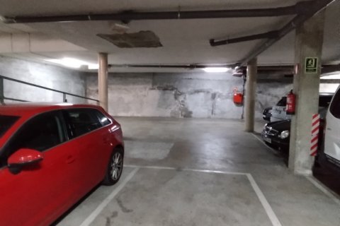 Pysäköinti myytävänä Girona, Espanja , 8 m2 No. 185835 - kuva 2
