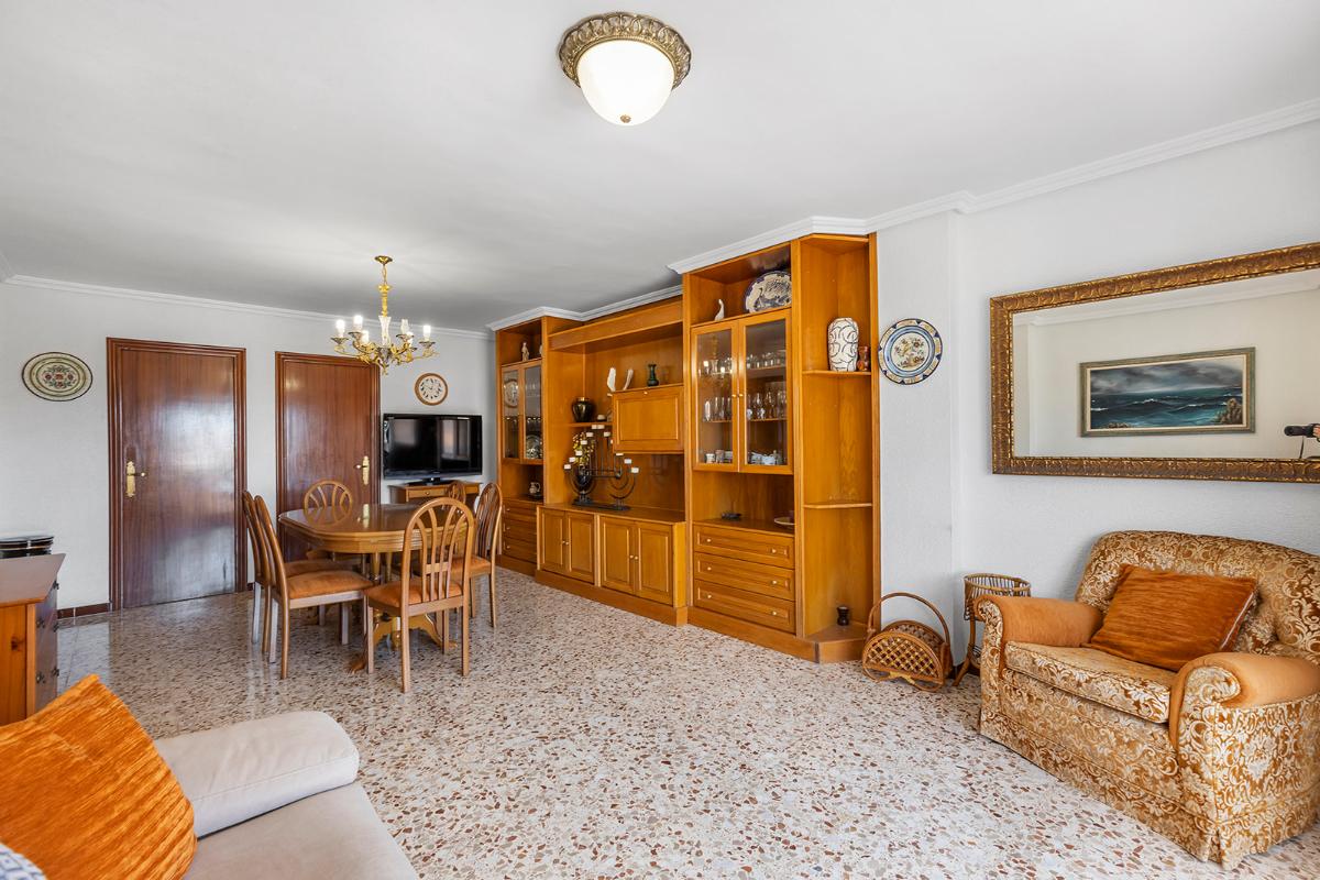 Apartamento en Torrevieja, Alicante, España 3 dormitorios, 110 m2 No. 148945