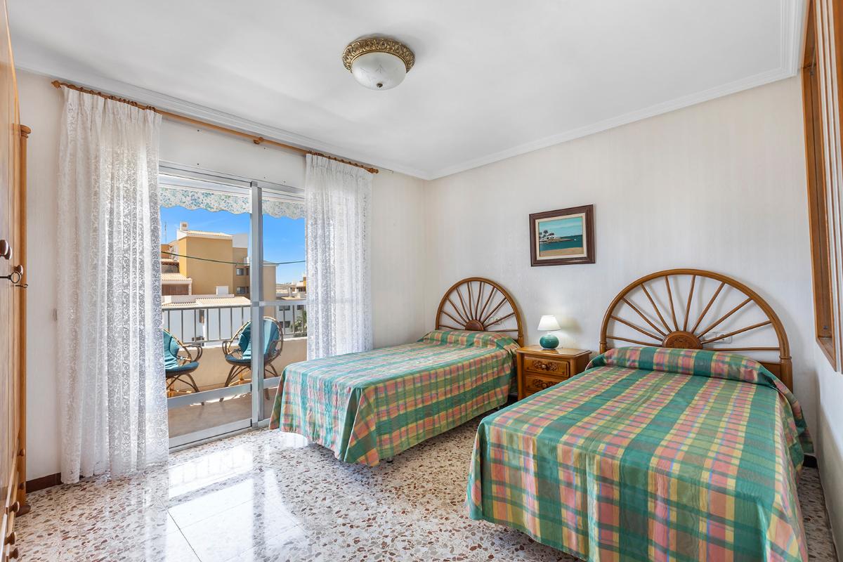 Apartamento en Torrevieja, Alicante, España 3 dormitorios, 110 m2 No. 148945