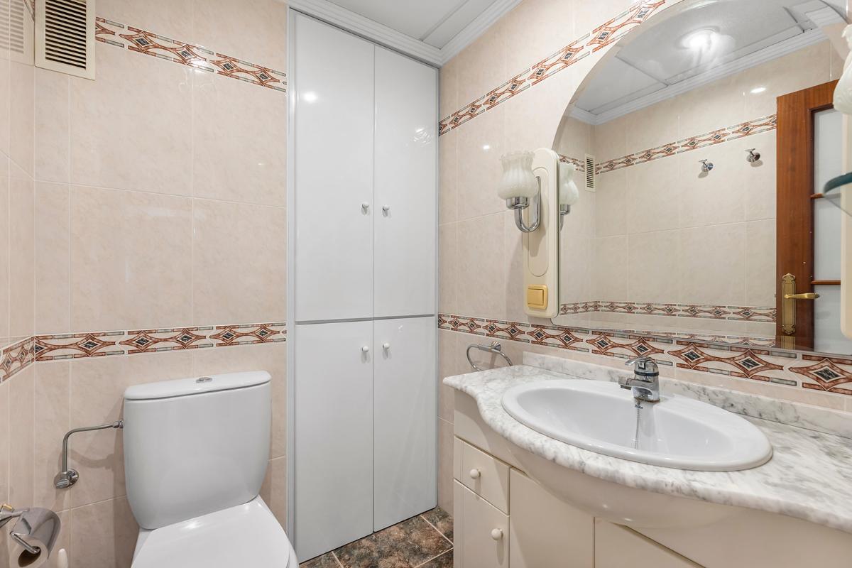 Apartamento en Torrevieja, Alicante, España 3 dormitorios, 110 m2 No. 148945