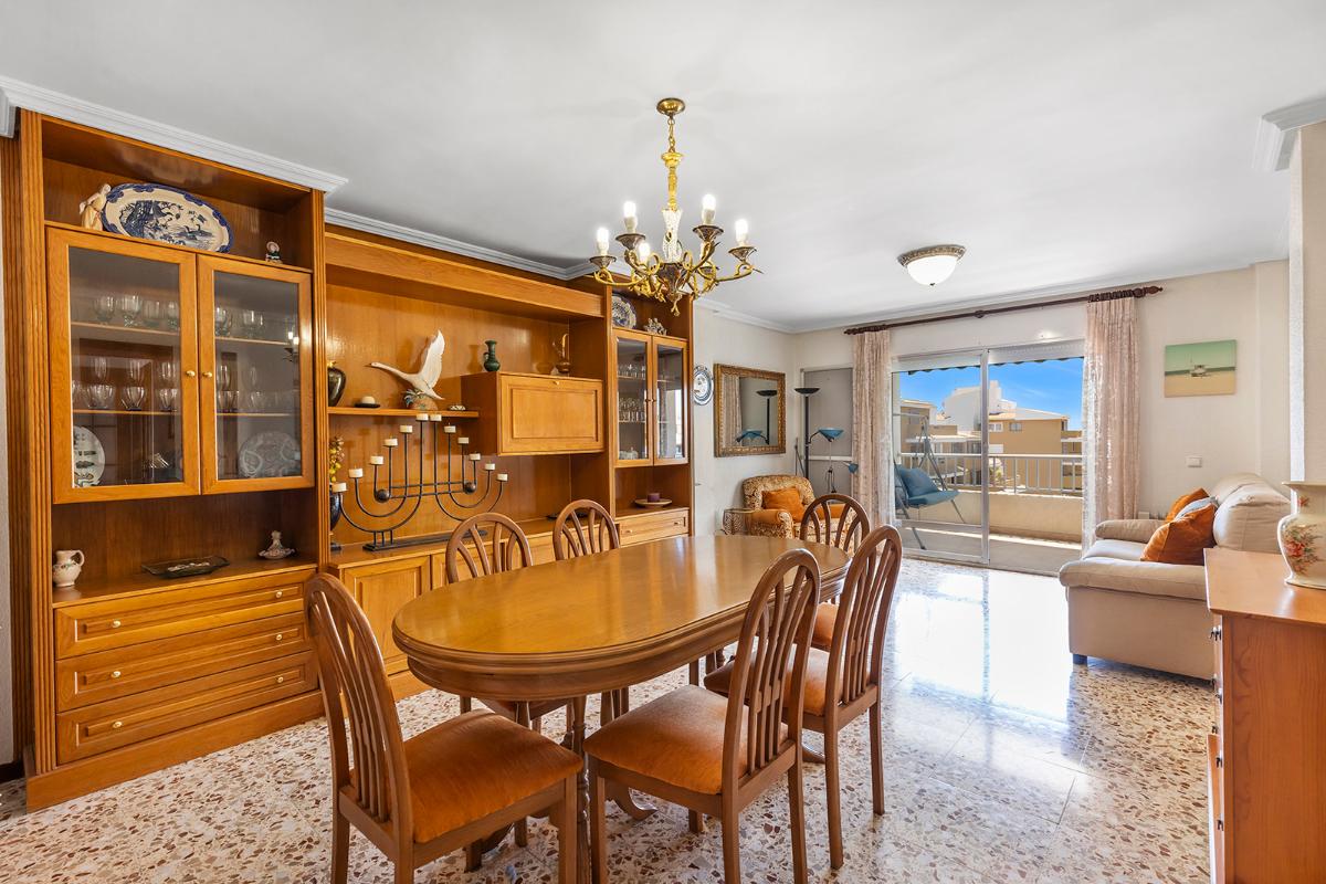 Apartamento en Torrevieja, Alicante, España 3 dormitorios, 110 m2 No. 148945