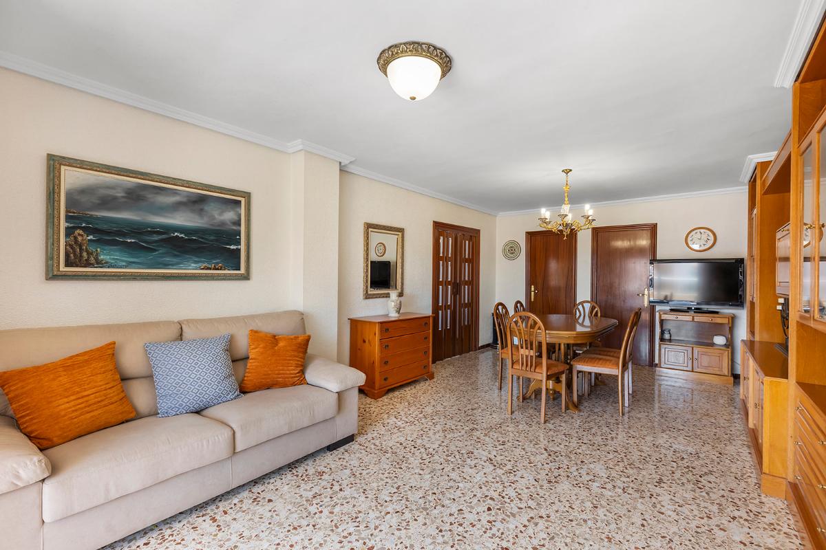 Apartamento en Torrevieja, Alicante, España 3 dormitorios, 110 m2 No. 148945