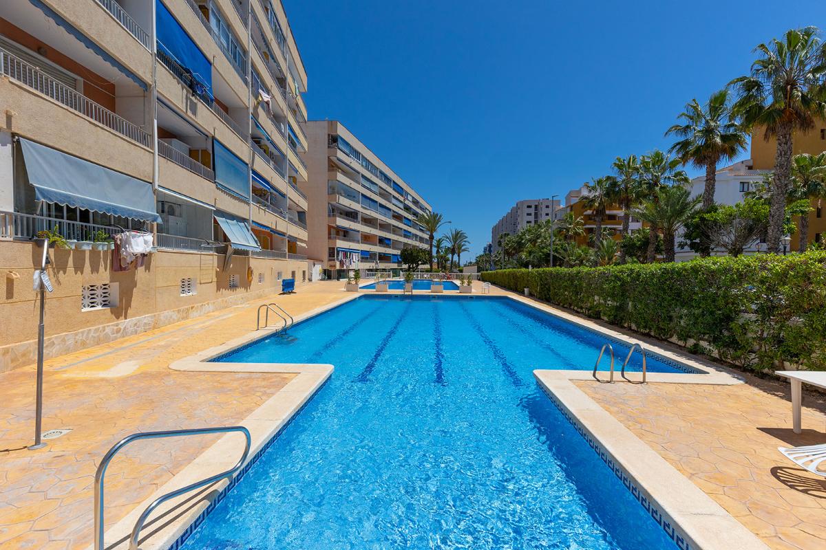 Apartamento en Torrevieja, Alicante, España 3 dormitorios, 110 m2 No. 148945