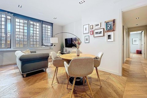 Apartamento en venta en Barcelona, España 2 dormitorios, 103 m2 No. 179334 - foto 1