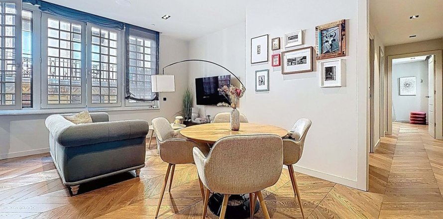 Apartamento en Barcelona, España 2 dormitorios, 103 m2 No. 179334
