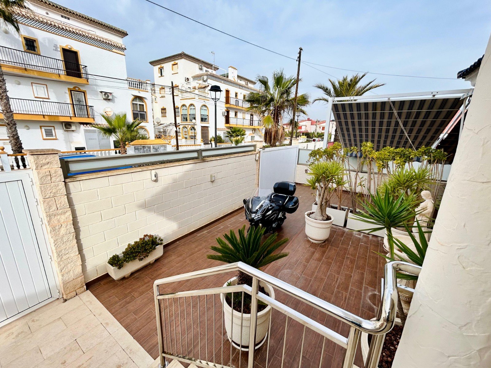 Villa a Torrevieja, Alicante, Spagna 5 camere da letto, 469 mq. N° 138958