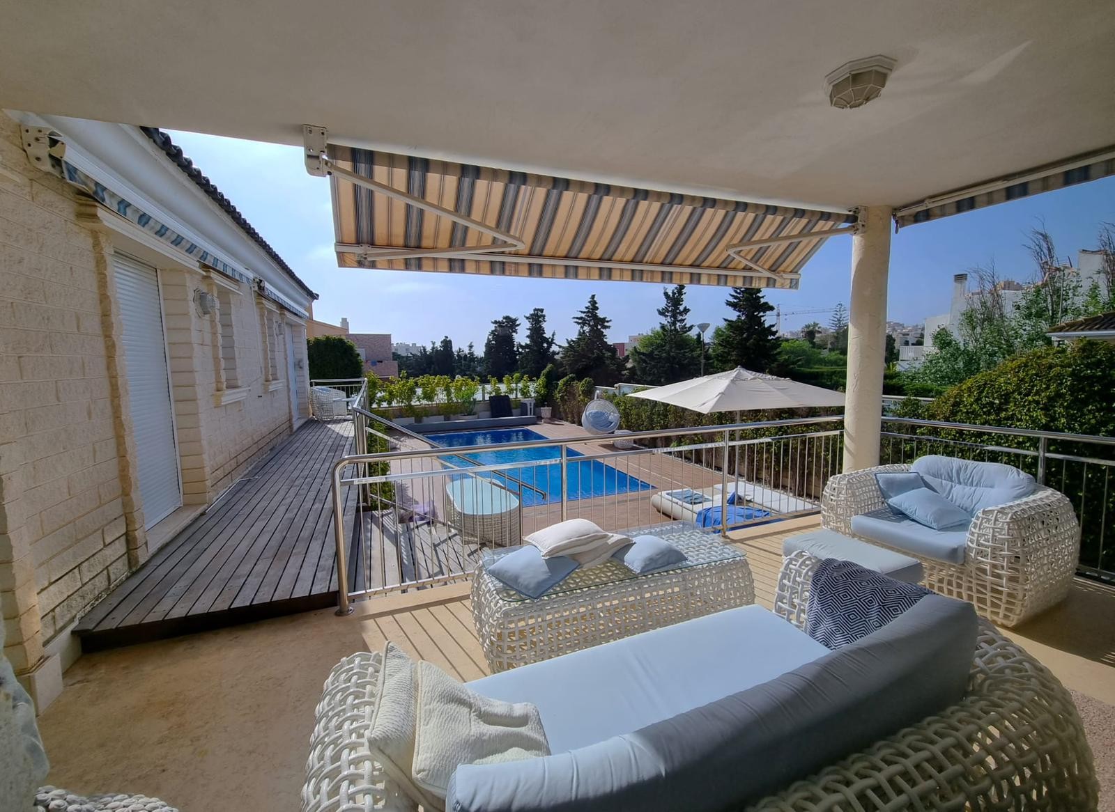 Villa a Torrevieja, Alicante, Spagna 5 camere da letto, 469 mq. N° 138958
