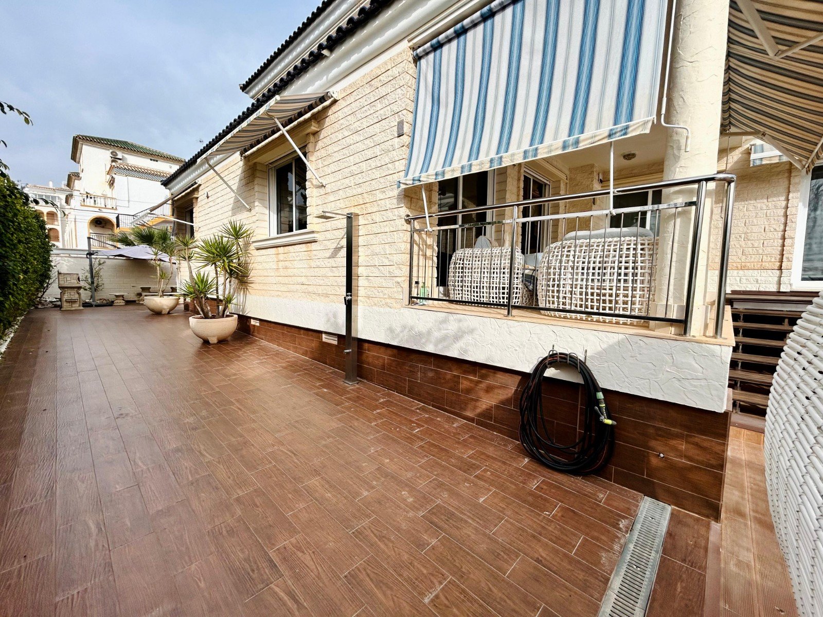 Villa a Torrevieja, Alicante, Spagna 5 camere da letto, 469 mq. N° 138958