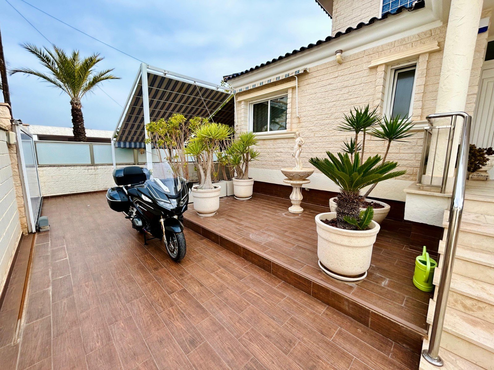 Villa a Torrevieja, Alicante, Spagna 5 camere da letto, 469 mq. N° 138958