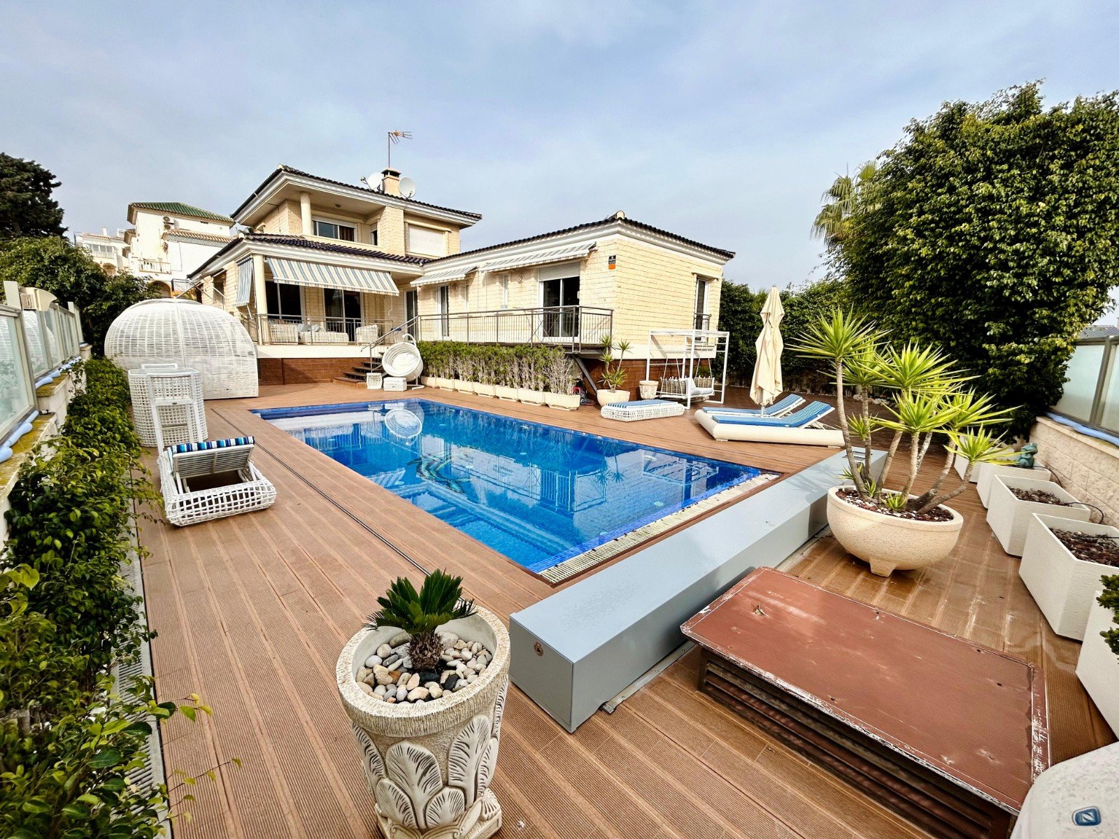 Villa a Torrevieja, Alicante, Spagna 5 camere da letto, 469 mq. N° 138958