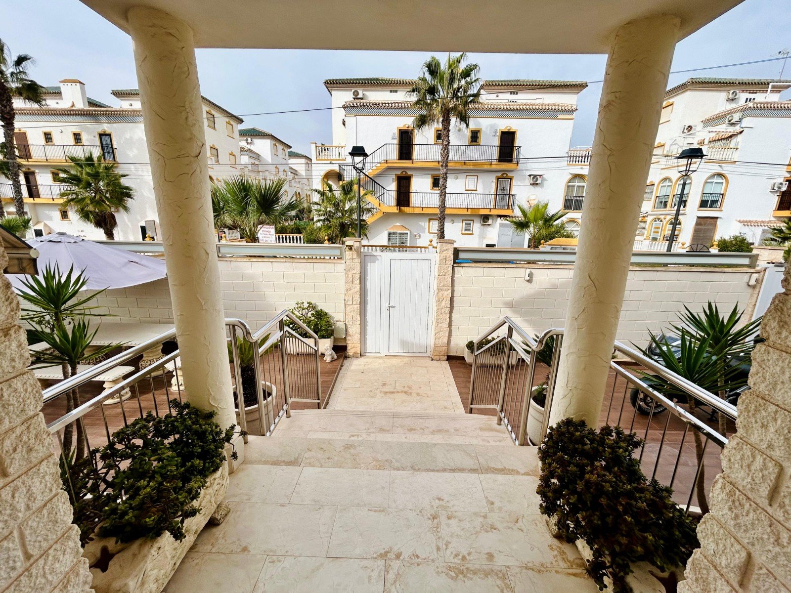 Villa a Torrevieja, Alicante, Spagna 5 camere da letto, 469 mq. N° 138958