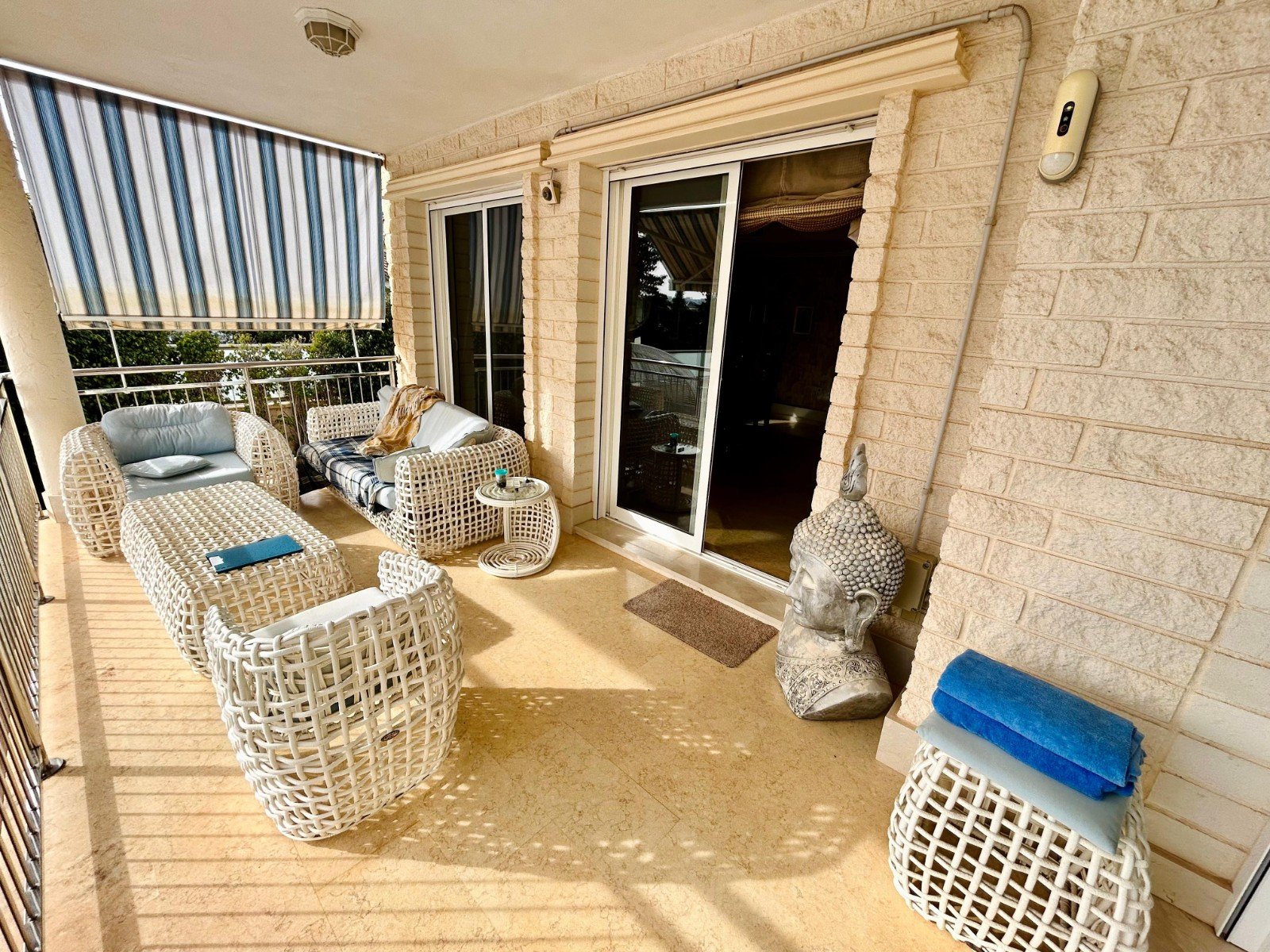 Villa a Torrevieja, Alicante, Spagna 5 camere da letto, 469 mq. N° 138958