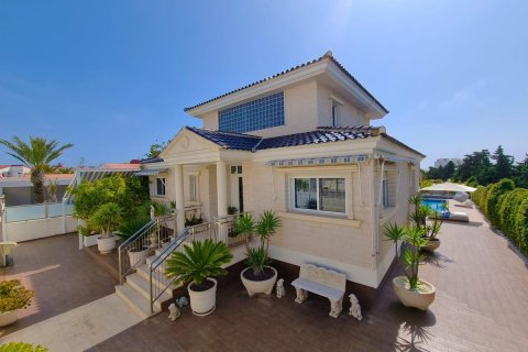 Villa in vendita Torrevieja, Alicante, Spagna 5 camere da letto, 469 mq. N° 138958 - foto 1