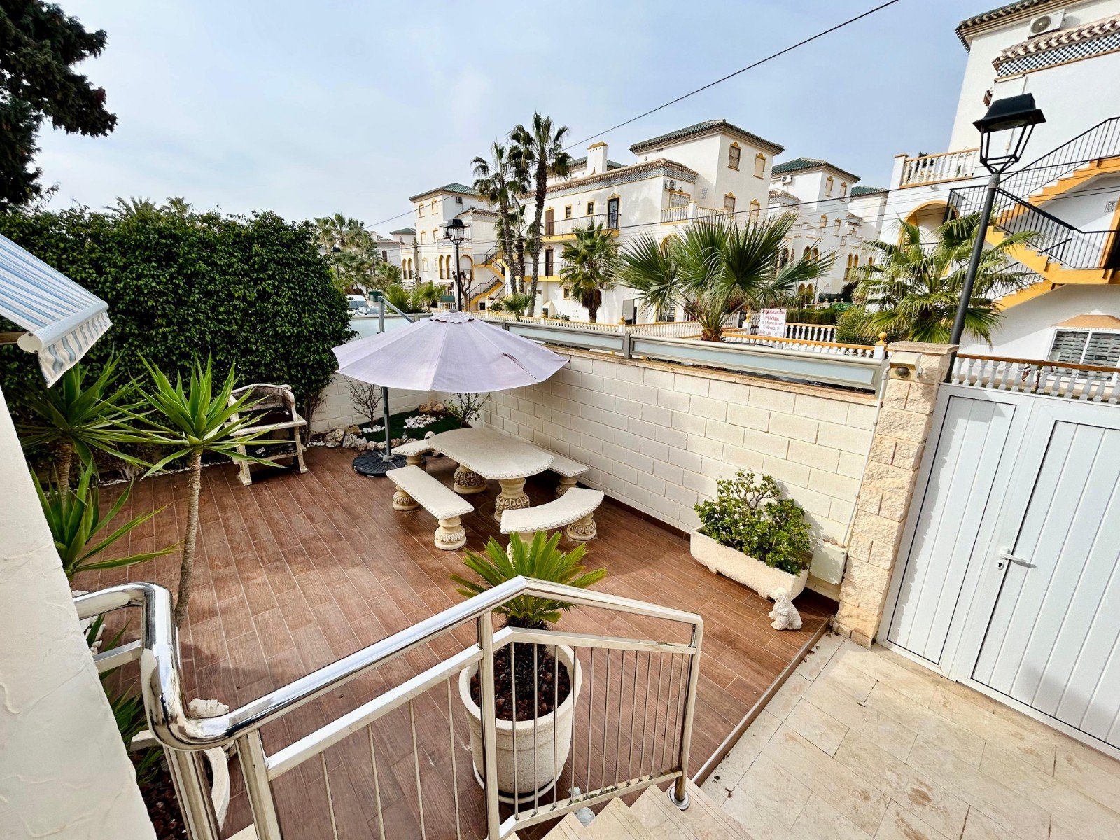 Villa a Torrevieja, Alicante, Spagna 5 camere da letto, 469 mq. N° 138958