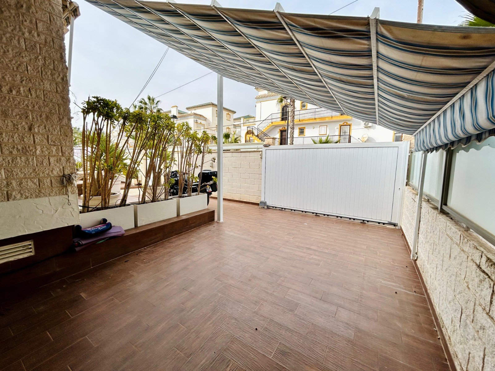 Villa a Torrevieja, Alicante, Spagna 5 camere da letto, 469 mq. N° 138958