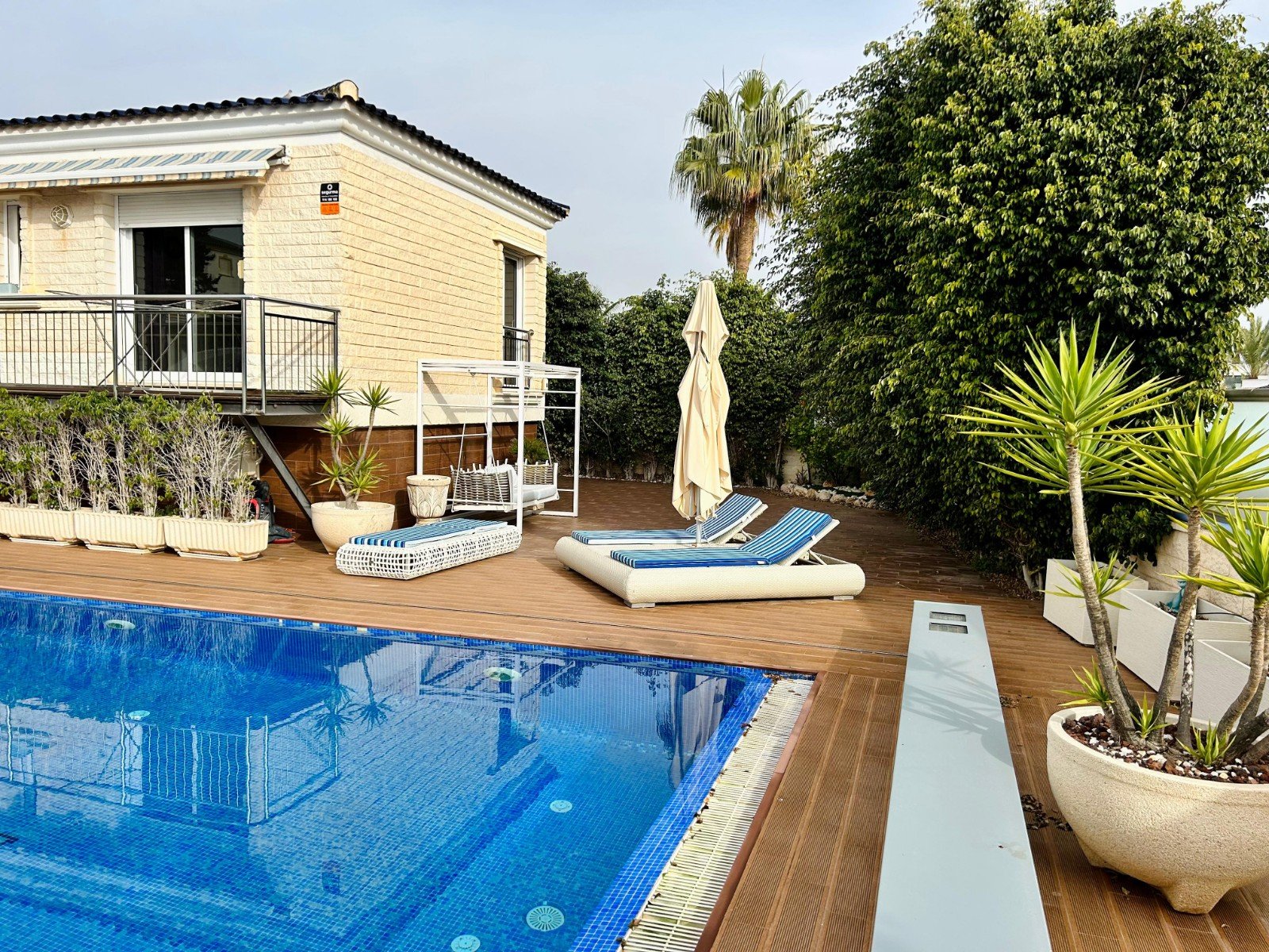 Villa a Torrevieja, Alicante, Spagna 5 camere da letto, 469 mq. N° 138958