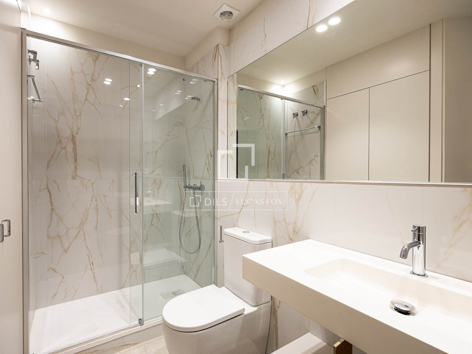 Apartment à Barcelona, Espagne 2 chambres, 88 m2 No. 166789