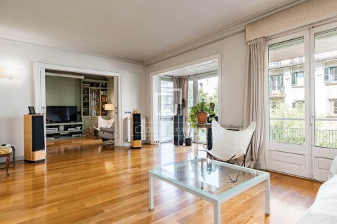 Huoneisto myytävänä Barcelona, Espanja, 4 makuuhuonetta, 170 m2 No. 166790 - kuva 2
