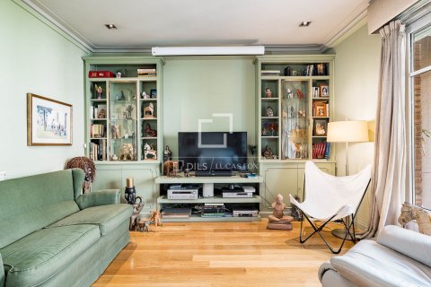 Huoneisto myytävänä Barcelona, Espanja, 4 makuuhuonetta, 170 m2 No. 166790 - kuva 9