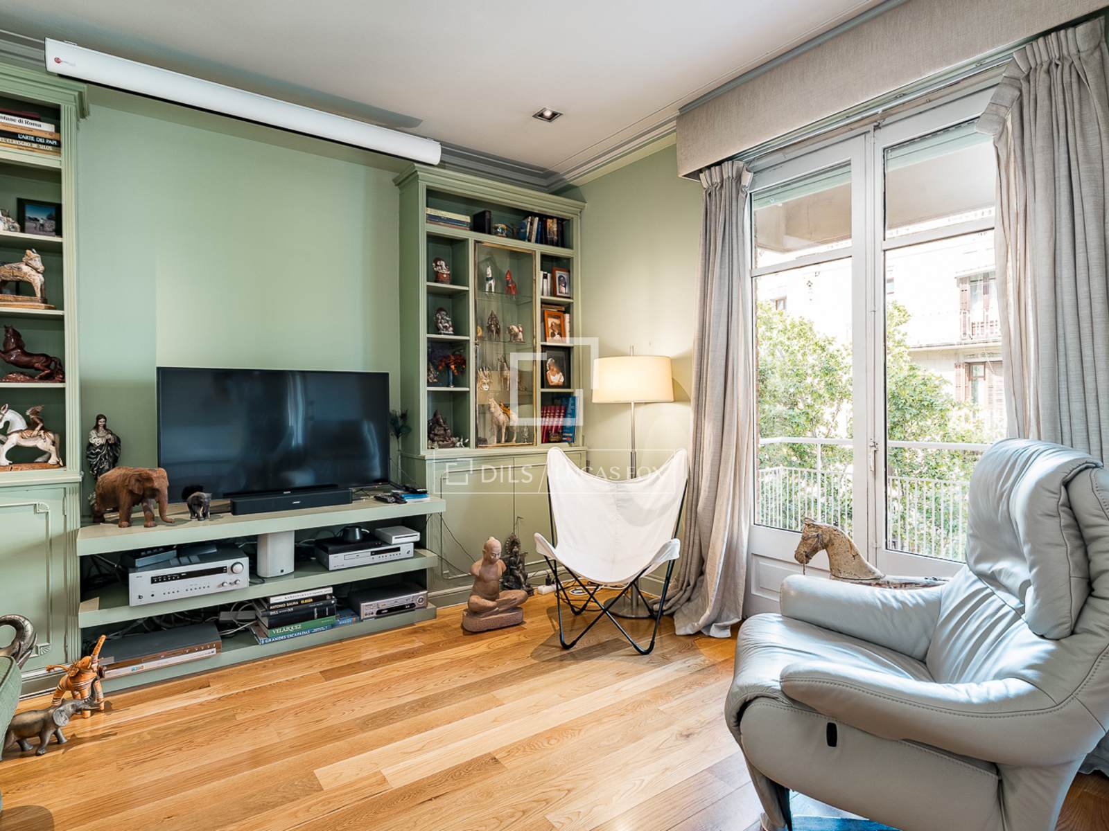 Apartamento en Barcelona, España 4 dormitorios, 170 m2 No. 166790