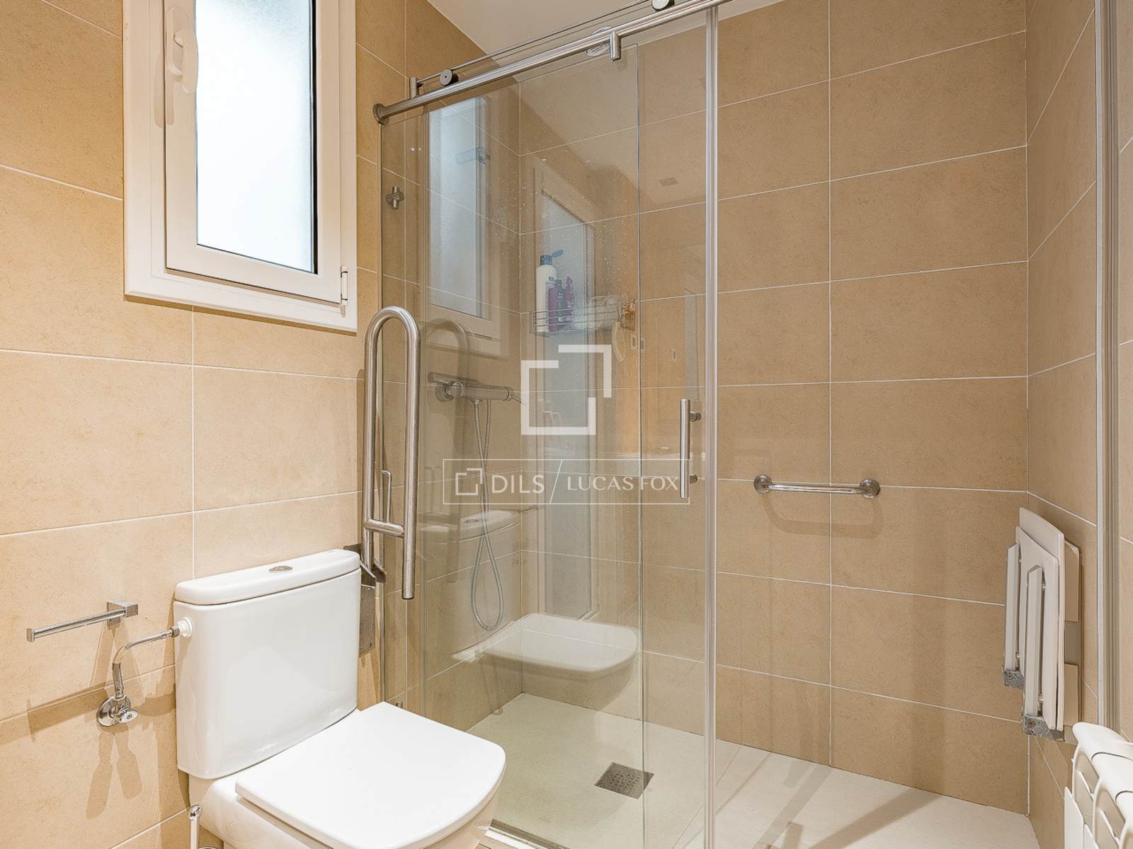 Apartamento en Barcelona, España 4 dormitorios, 170 m2 No. 166790