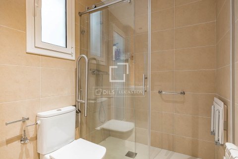 Huoneisto myytävänä Barcelona, Espanja, 4 makuuhuonetta, 170 m2 No. 166790 - kuva 28