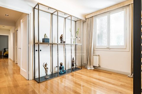 Huoneisto myytävänä Barcelona, Espanja, 4 makuuhuonetta, 170 m2 No. 166790 - kuva 25