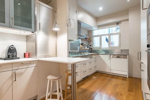 Huoneisto myytävänä Barcelona, Espanja, 4 makuuhuonetta, 170 m2 No. 166790 - kuva 18