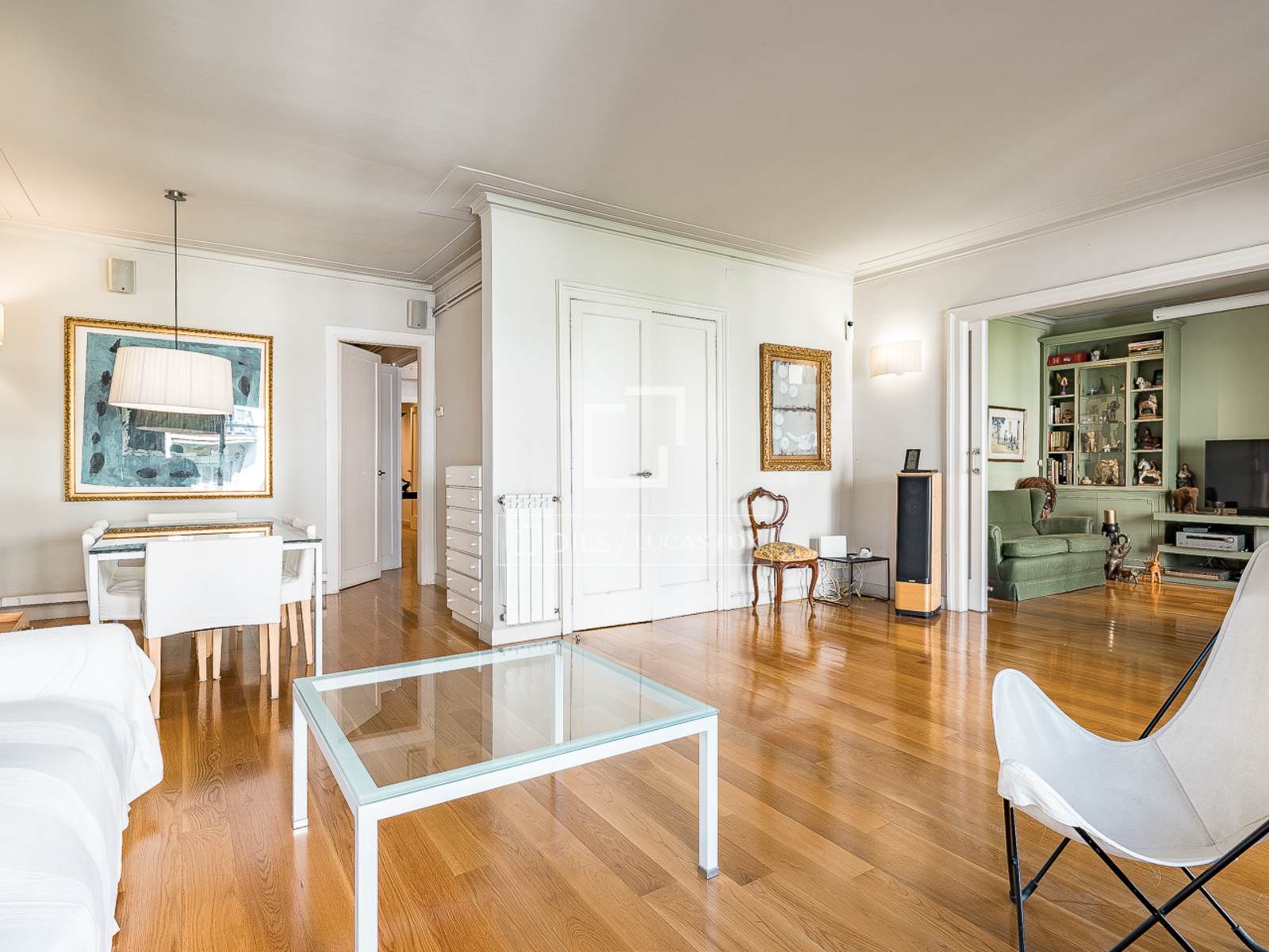 Apartamento en Barcelona, España 4 dormitorios, 170 m2 No. 166790