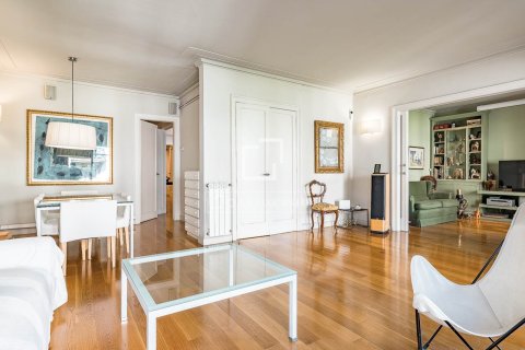 Huoneisto myytävänä Barcelona, Espanja, 4 makuuhuonetta, 170 m2 No. 166790 - kuva 3