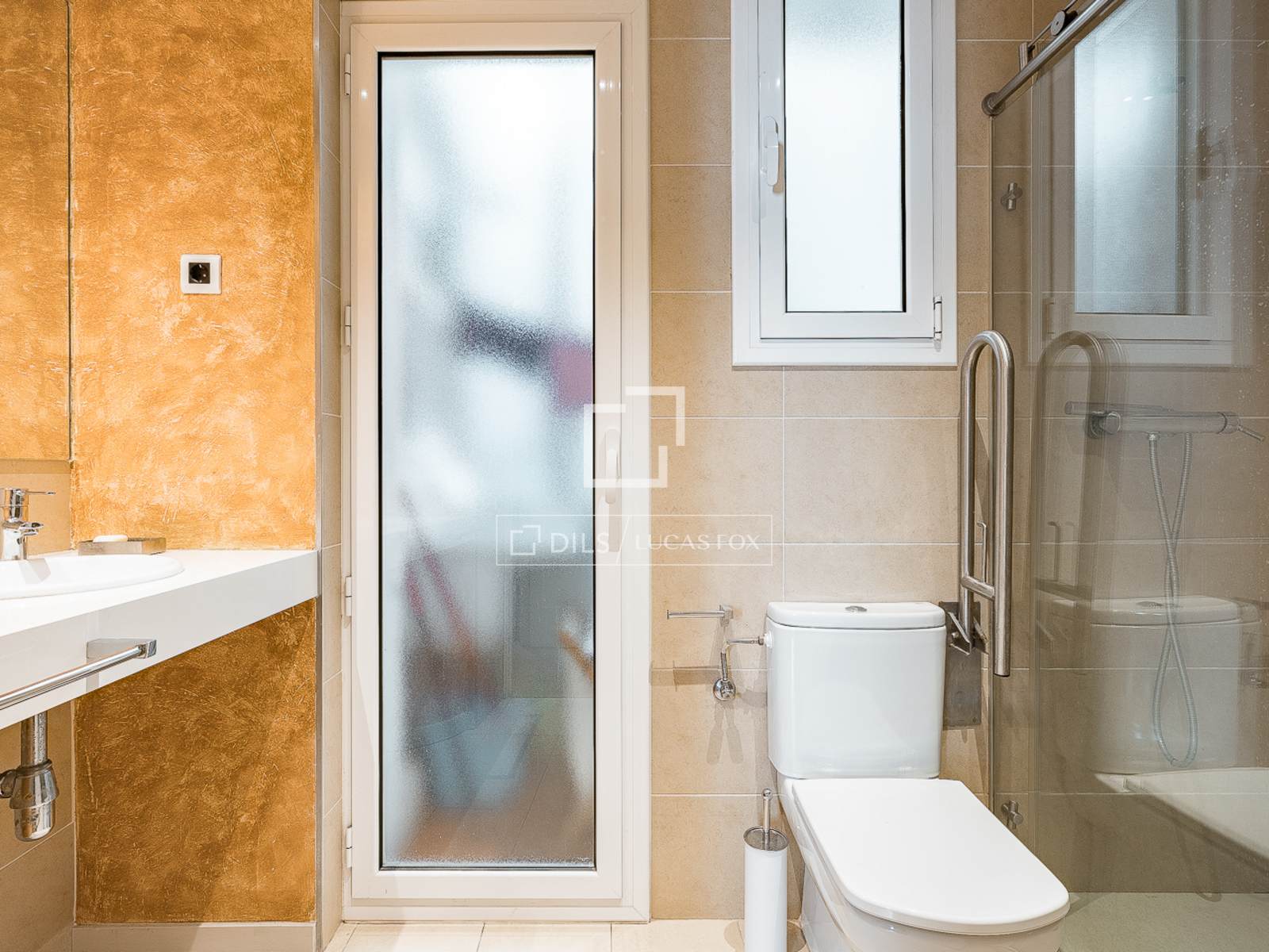 Apartamento en Barcelona, España 4 dormitorios, 170 m2 No. 166790