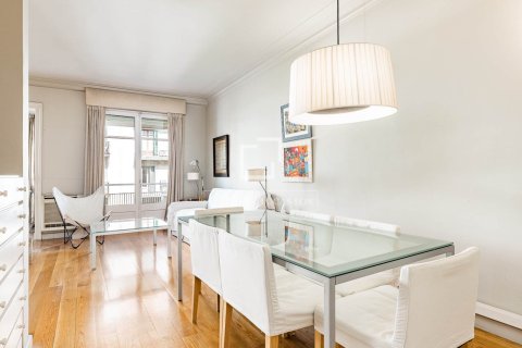 Huoneisto myytävänä Barcelona, Espanja, 4 makuuhuonetta, 170 m2 No. 166790 - kuva 5