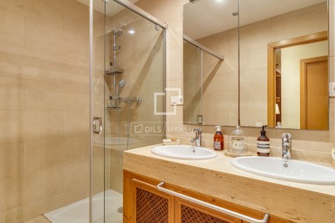 Huoneisto myytävänä Barcelona, Espanja, 3 makuuhuonetta, 87 m2 No. 166791 - kuva 17