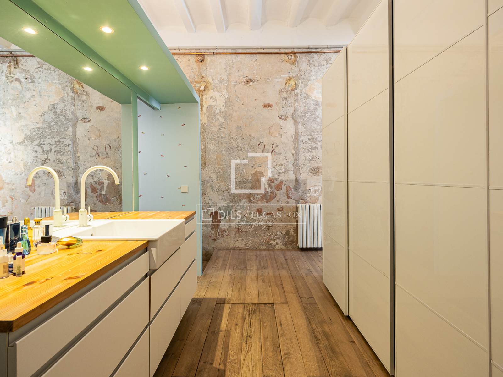 Apartamento en Barcelona, España 1 dormitorio, 163 m2 No. 166786