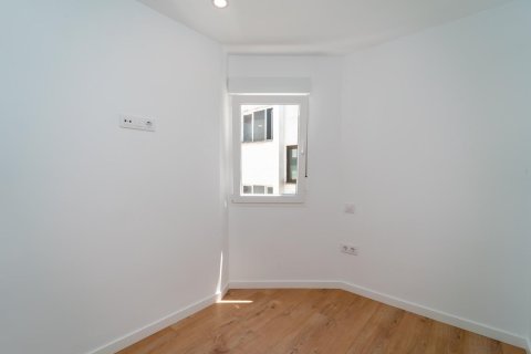 Apartment for sale in Madrid, Spain 4 bedrooms, 211 sq.m. No. 165233 - photo 28